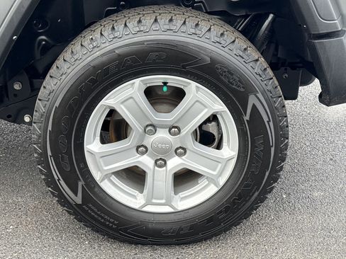 Used 2022 Jeep Wrangler Unlimited Sport image 11