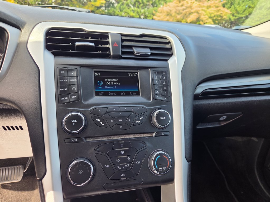 Used 2015 Ford Fusion SE w/ Equipment Group 201A AWD/4WD image 17