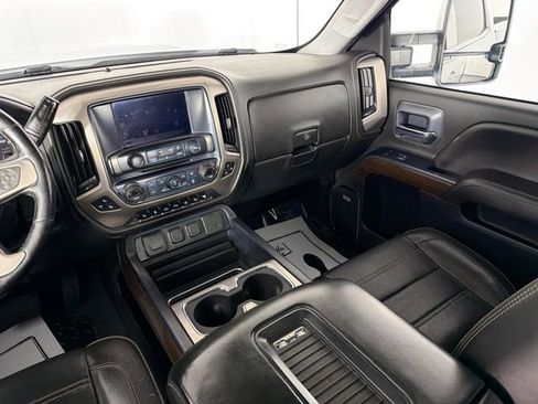 Used 2019 GMC Sierra 2500 Denali image 25