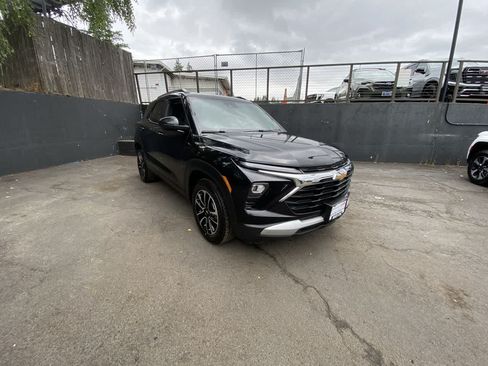Used 2025 Chevrolet TrailBlazer LT AWD/4WD image 8
