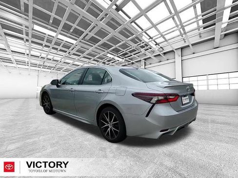 Certified 2022 Toyota Camry SE image 5