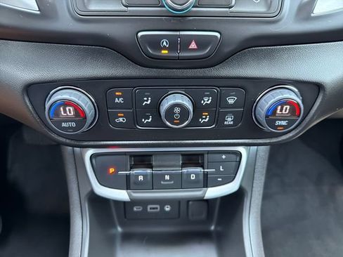 Used 2023 GMC Terrain SLE w/ Driver Convenience Package FWD image 14