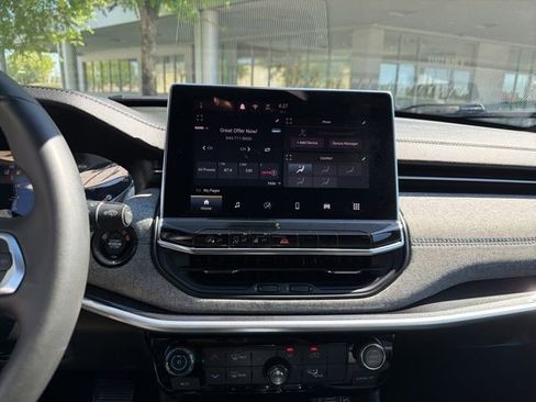 Used 2024 Jeep Compass Latitude image 25