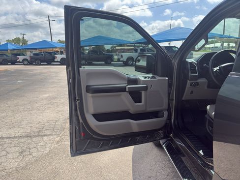Used 2016 Ford F150 XLT w/ Equipment Group 302A Luxury AWD/4WD image 10
