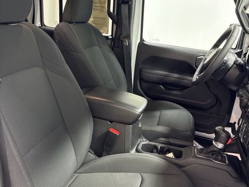 Used 2023 Jeep Gladiator Willys AWD/4WD image 28