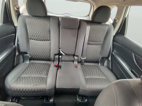 Used 2019 Nissan Rogue S image 32