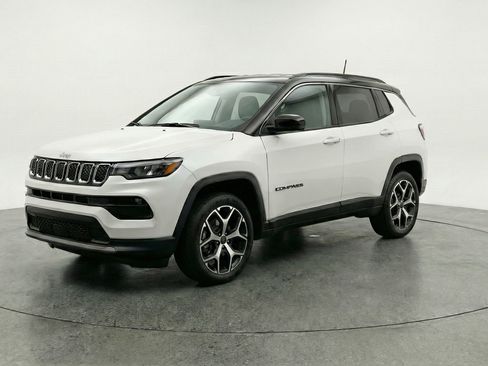 Used 2025 Jeep Compass Limited image 3