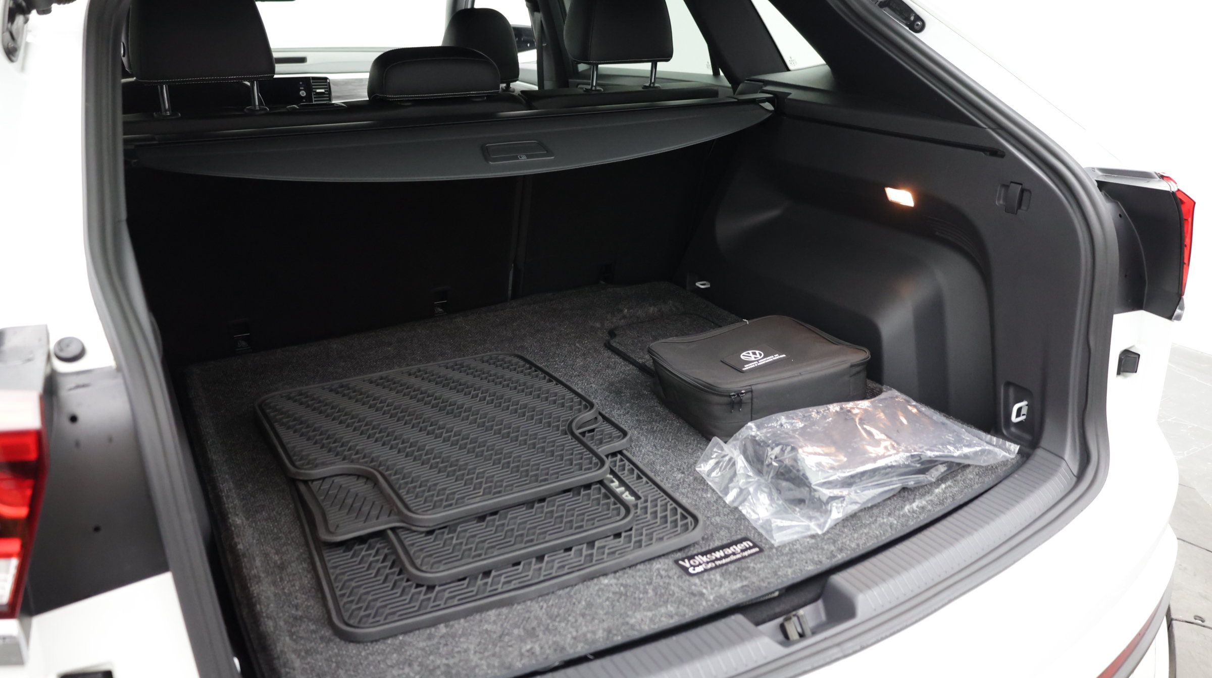 Used 2023 Volkswagen Atlas Cross Sport SE FWD image 29