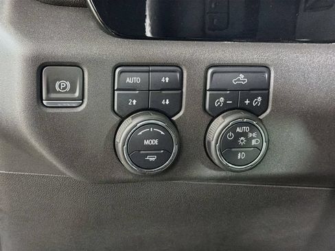 Used 2024 Chevrolet Silverado 1500 LT Trail Boss w/ Convenience Package II AWD/4WD image 11
