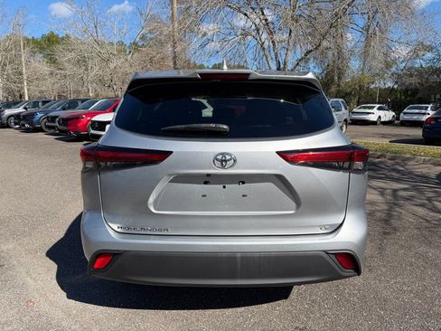 Used 2021 Toyota Highlander LE image 5