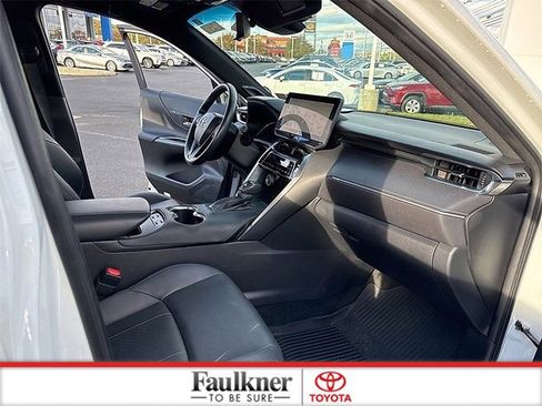 Used 2023 Toyota Venza Limited image 16