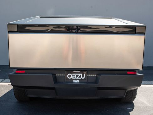 Used 2024 Tesla Cybertruck AWD Crew Cab image 33