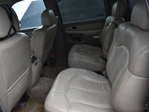 Used 2000 Chevrolet Suburban LT w/ LT Preferred Equipment Group AWD/4WD image 15