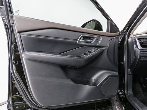 Used 2021 Nissan Rogue SL w/ Premium Package image 5