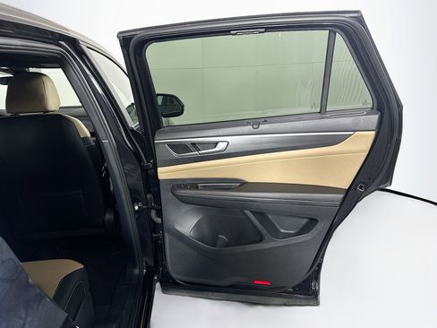 Used 2025 Volkswagen Atlas Cross Sport SE image 33