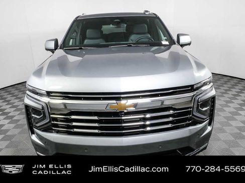 Used 2025 Chevrolet Suburban LT RWD image 26