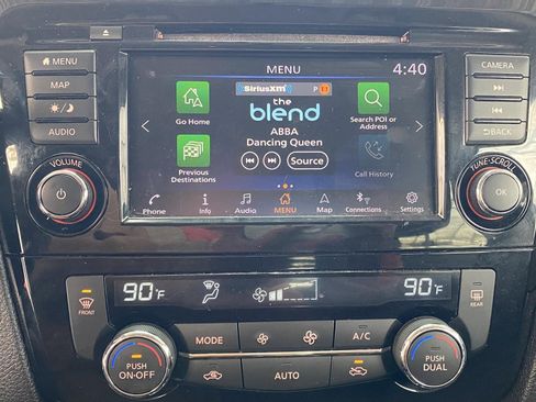 Used 2018 Nissan Rogue SV w/ Premium Package image 24