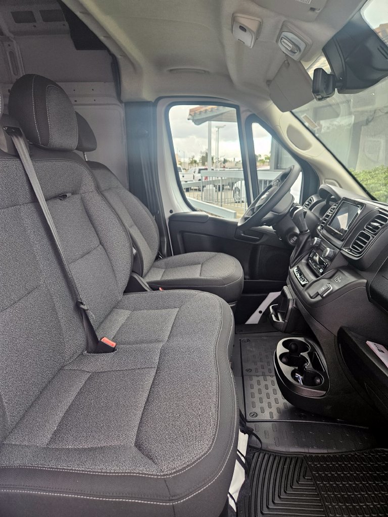 Used 2025 RAM ProMaster 2500 w/ Safety Group FWD image 5