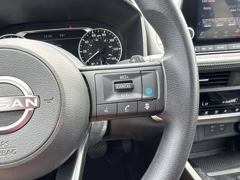 Used 2024 Nissan Rogue SV FWD image 30