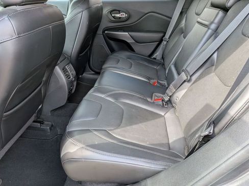 Used 2019 Jeep Cherokee Limited image 24