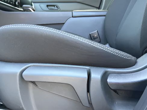Used 2024 Nissan Rogue S AWD/4WD image 30