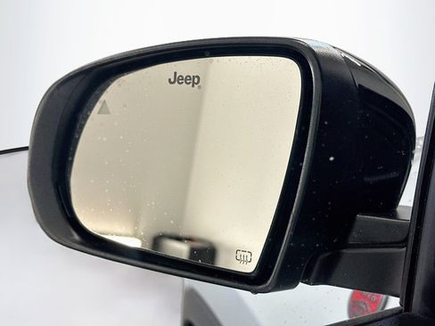 Used 2025 Jeep Compass Trailhawk AWD/4WD image 16