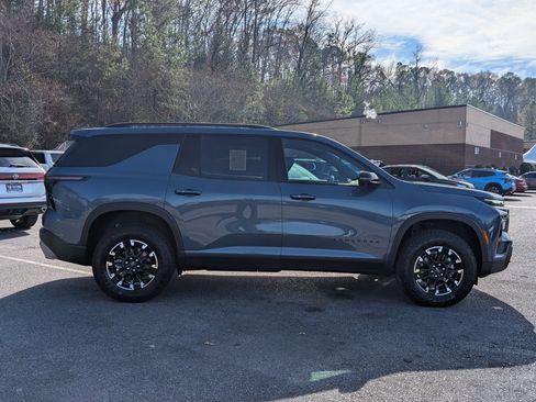 Used 2025 Chevrolet Traverse Z71 w/ Driver Confidence Package image 10