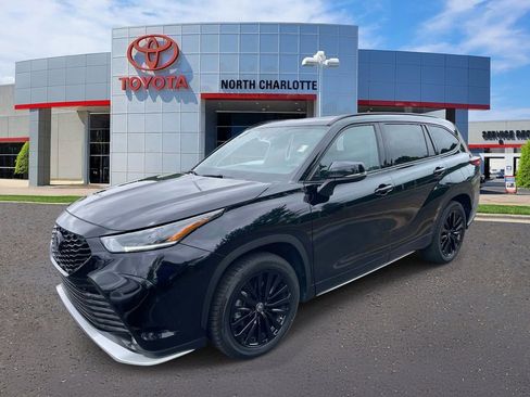 Used 2023 Toyota Highlander XSE FWD image 6