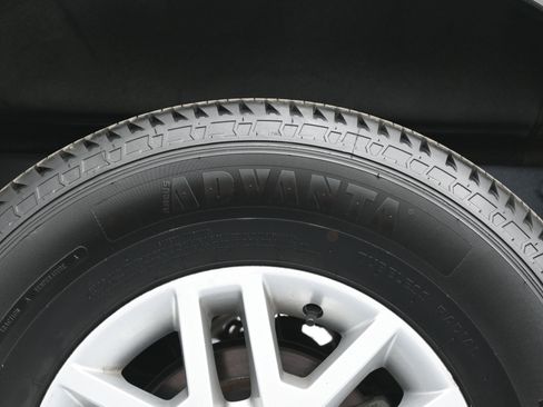 Used 2020 Nissan Frontier SV image 37