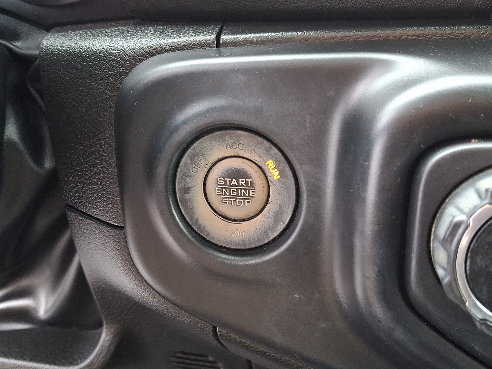 Used 2023 Jeep Wrangler Unlimited Sahara w/ Cold Weather Group AWD/4WD image 25