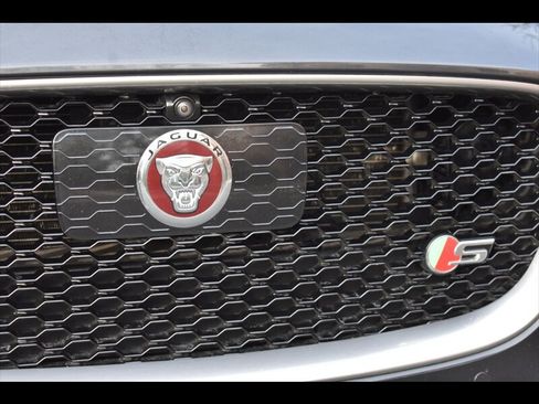 Used 2016 Jaguar XF S image 44
