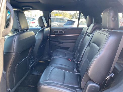 Used 2018 Ford Explorer Limited image 22