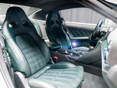 Used 2024 Nissan GT-R w/ Floor Mat Package AWD/4WD image 4
