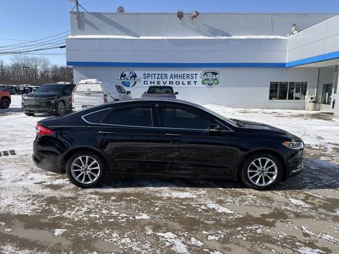 Used 2017 Ford Fusion SE image 11