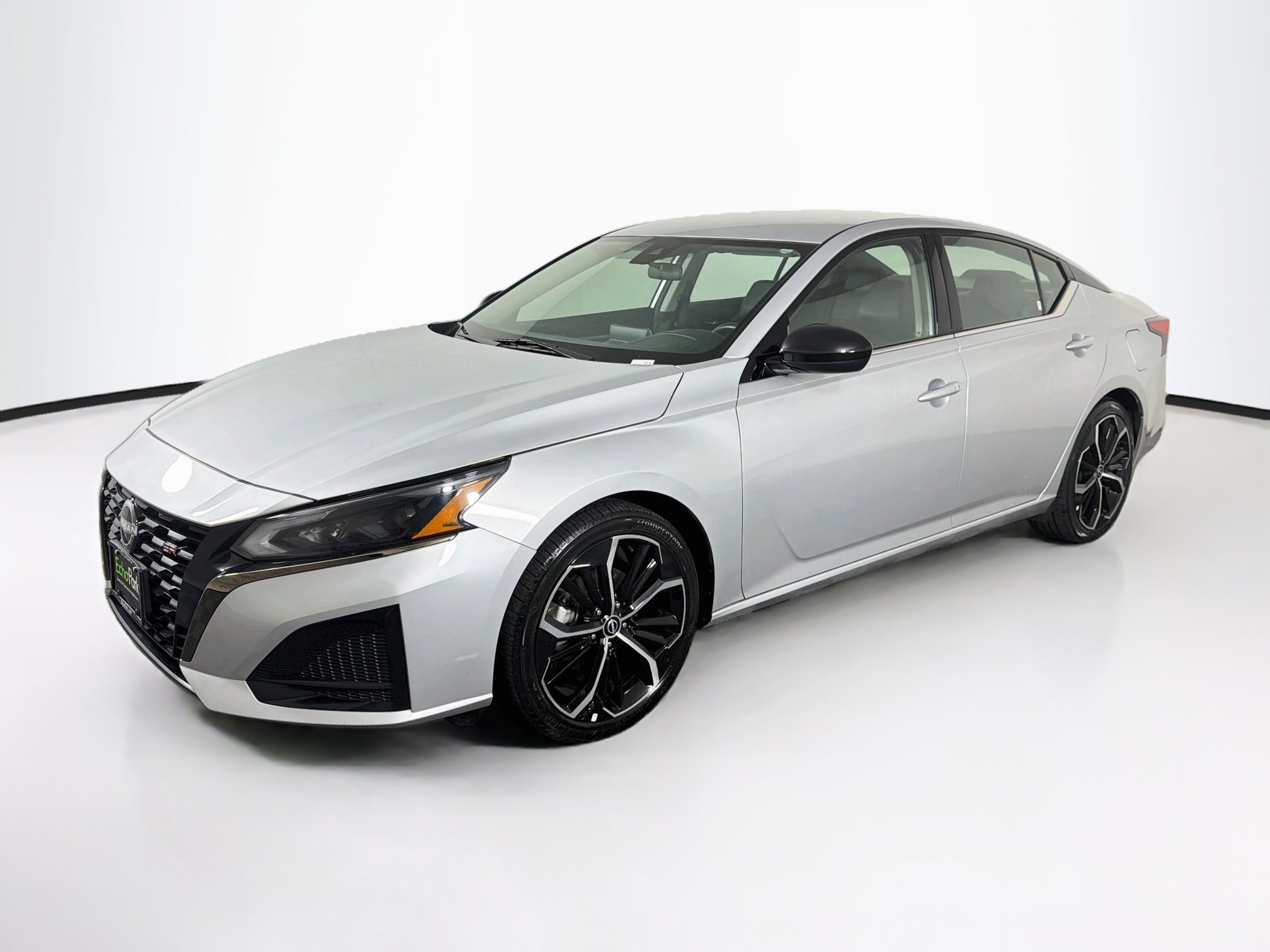 Used 2024 Nissan Altima 2.5 SR FWD image 3