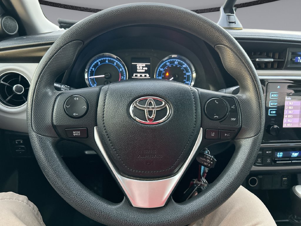 Used 2018 Toyota Corolla LE FWD image 14