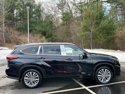 Used 2023 Toyota Highlander Platinum image 6