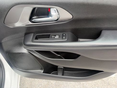Used 2026 Chrysler Pacifica Select FWD image 43