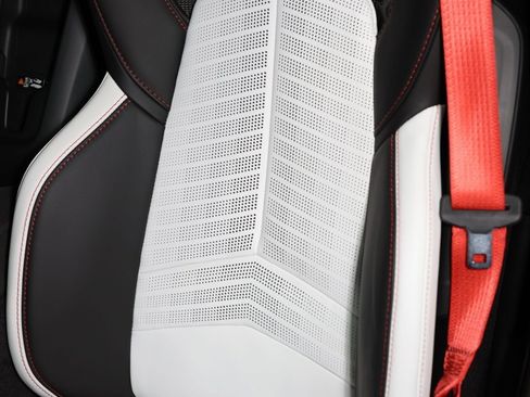 Used 2023 Chevrolet Corvette Stingray Premium Cpe w/ Z51 Performance Package image 16