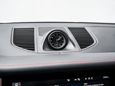 Used 2025 Porsche Macan image 16