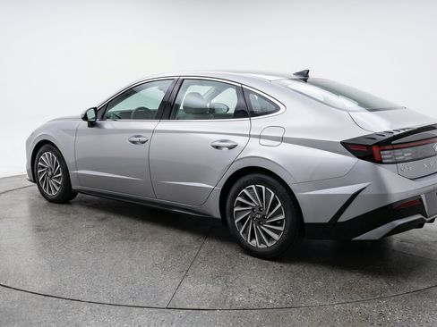 Used 2025 Hyundai Sonata SEL FWD image 6