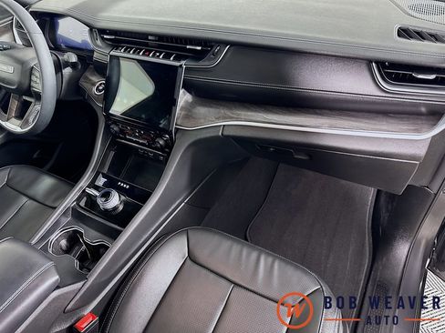 Used 2024 Jeep Grand Cherokee Limited w/ Luxury Tech Group II image 32