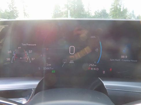 Used 2024 Cadillac Lyriq Luxury image 22