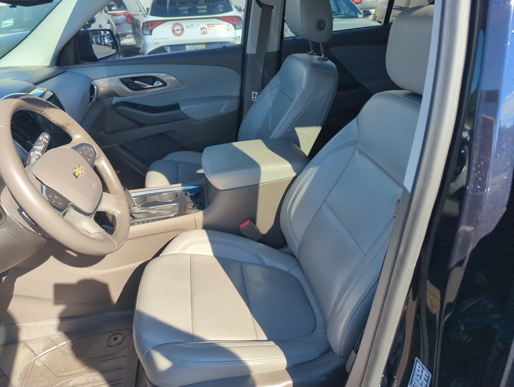 Used 2020 Chevrolet Traverse LT w/ LT Premium Package FWD image 11