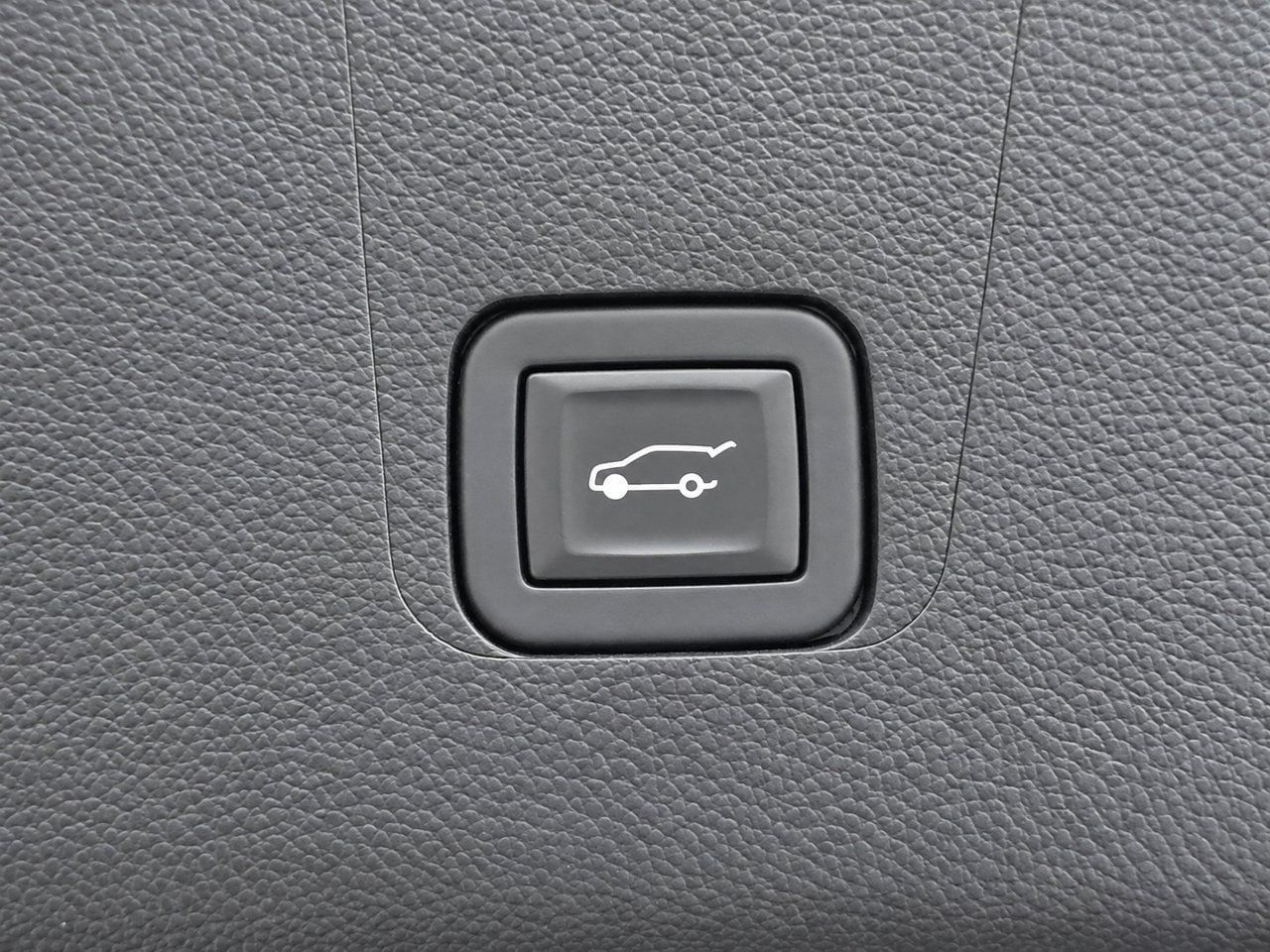 Used 2022 Chevrolet Traverse Premier w/ Redline Edition AWD/4WD image 29