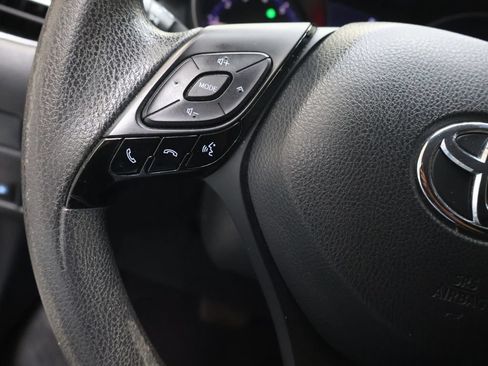 Used 2020 Toyota C-HR LE FWD image 19