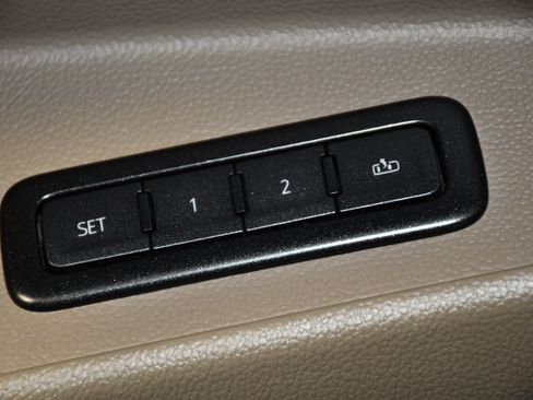 Used 2019 GMC Yukon SLT w/ Open Road Package AWD/4WD image 37