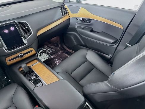 Certified 2025 Volvo XC90 B6 Plus image 24