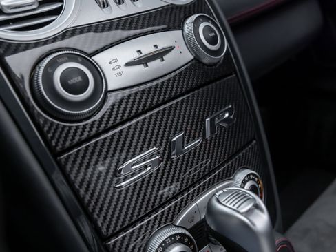 Used 2009 Mercedes-Benz SLR image 24
