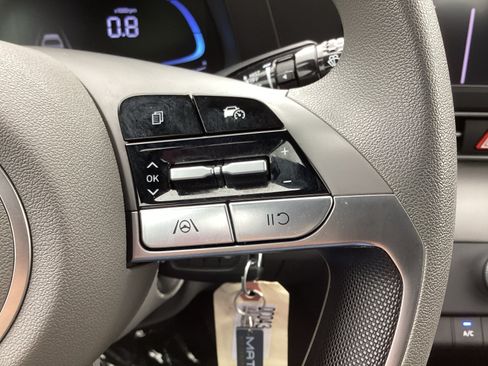 Used 2024 Hyundai Elantra SE FWD image 5